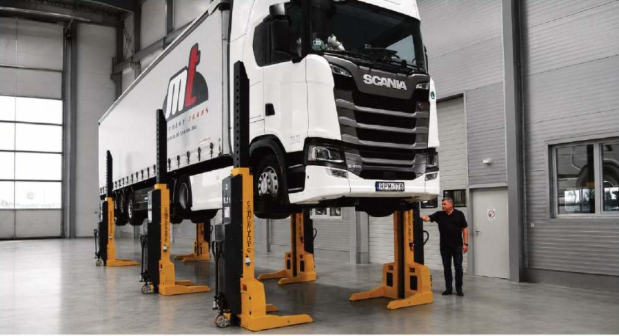 mobile Fahrzeughebebühnen für LKW, Busse und Traktoren.